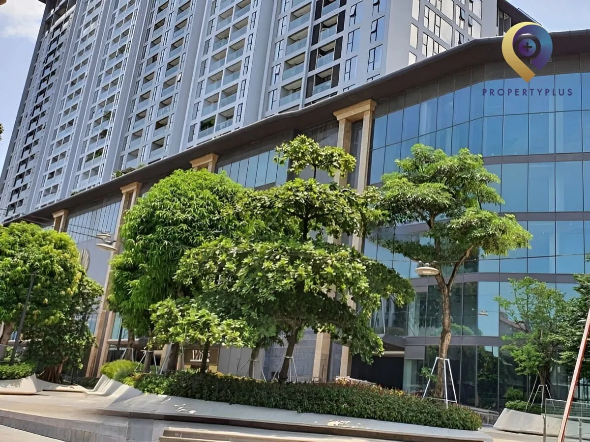 Tòa nhà Sun Plaza Tây Hồ nhìn từ góc đường